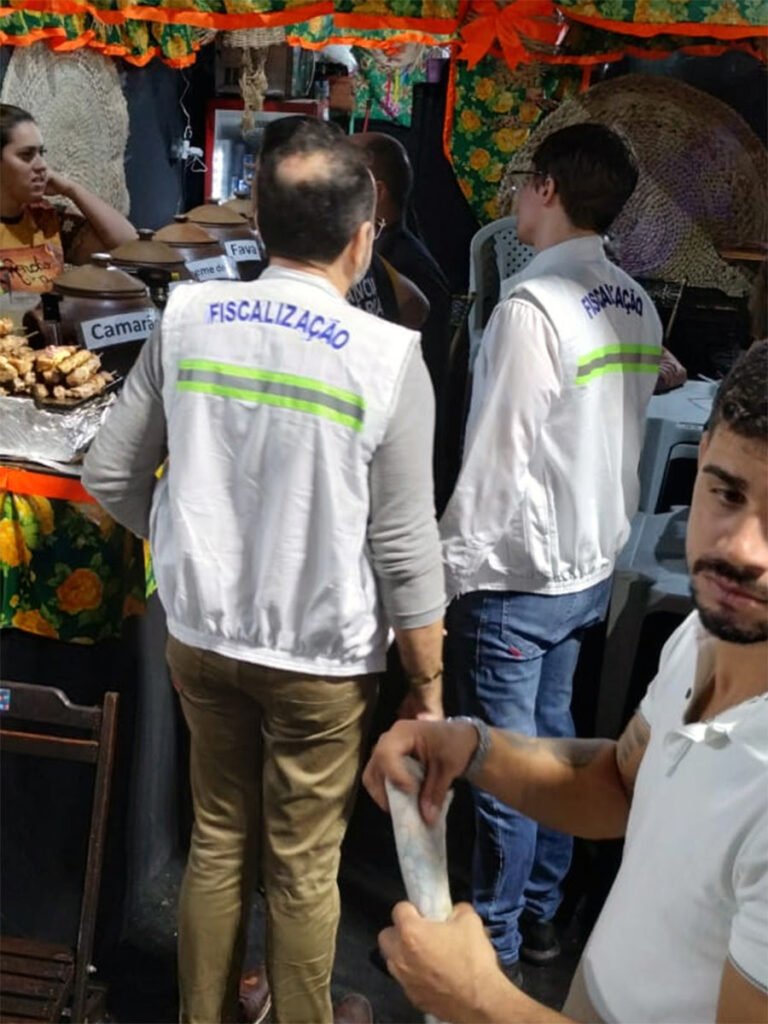 NO PARQUE DO POVO – Vigilância Sanitária apreende cigarros eletrônicos e cigarros convencionais contrabandeados